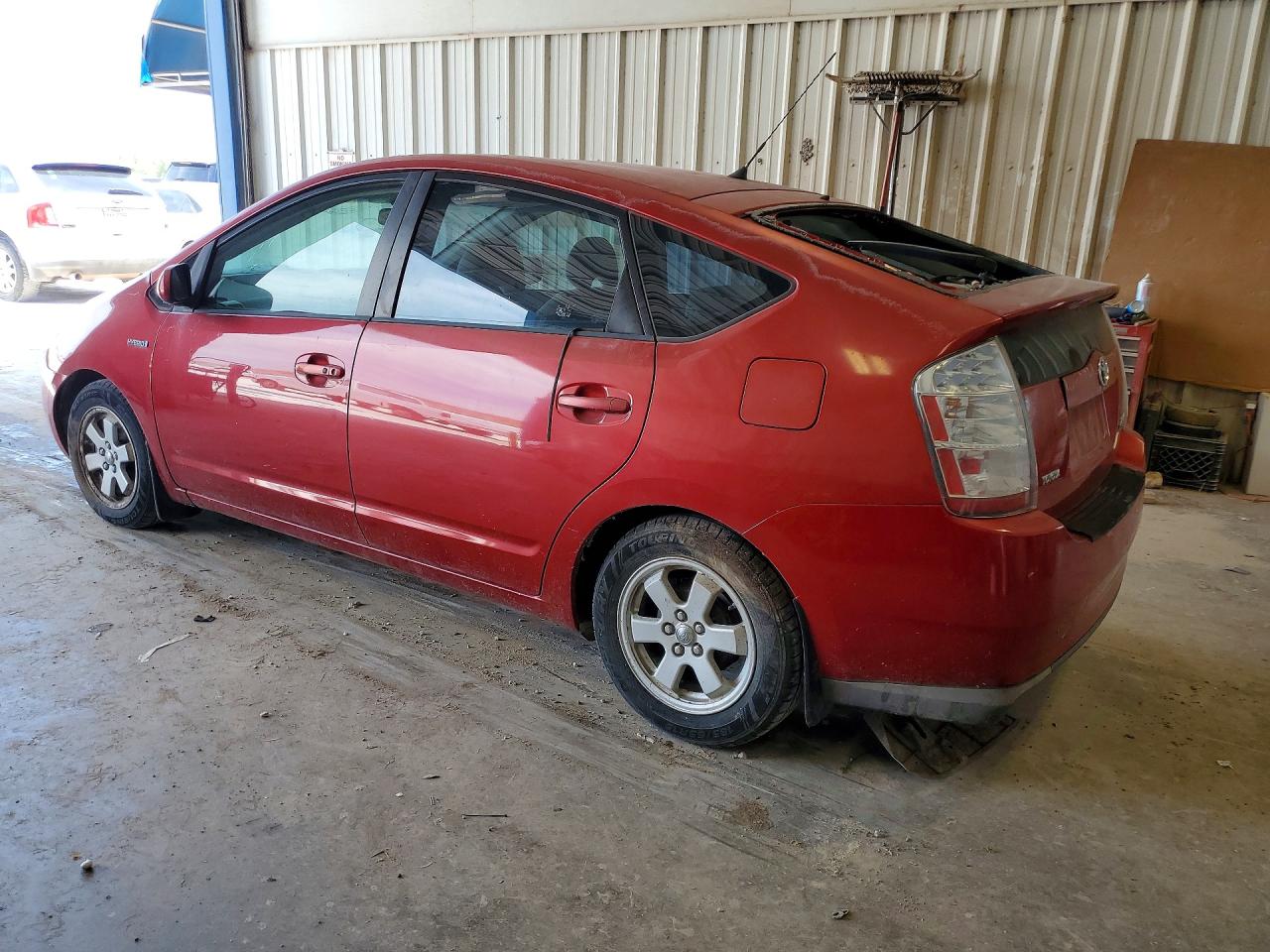 2008 Toyota Prius Standard Red vin: JTDKB20U287789157