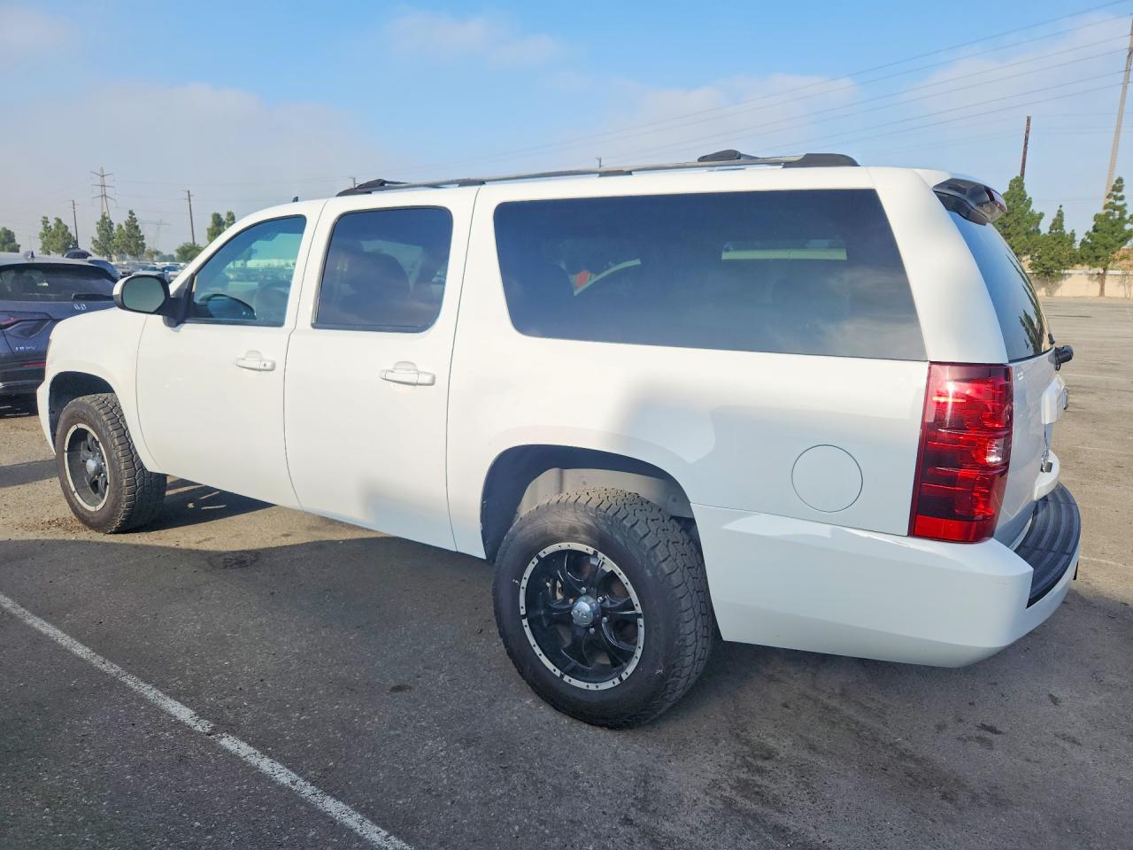 2007 Chevrolet Suburban C1500 White vin: 3GNFC16067G196649
