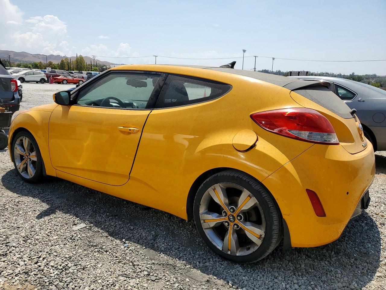 2012 Hyundai Veloster Base Желтый vin: KMHTC6AD2CU030621