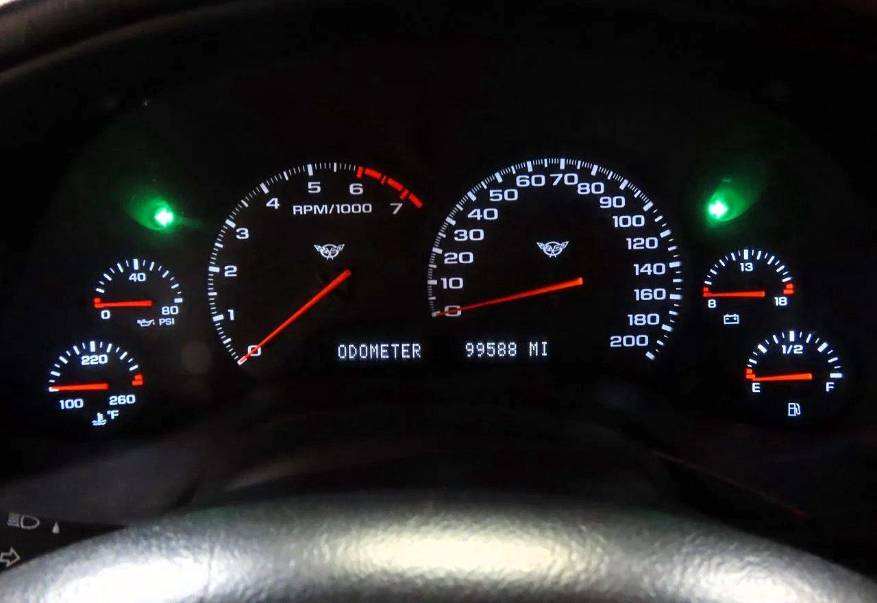 2004 Chevrolet Corvette Gray vin: 1G1YY22G845113763