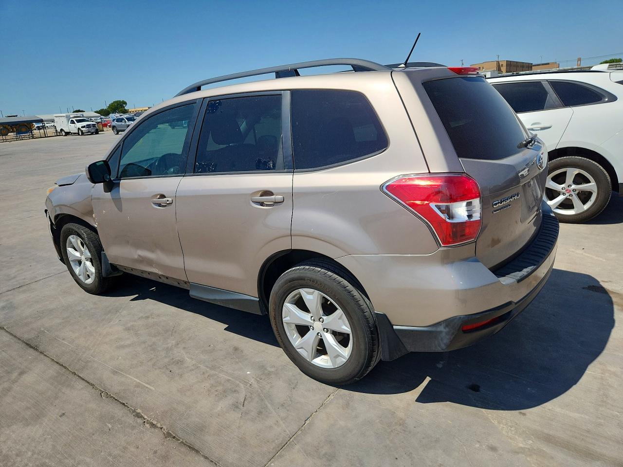2015 Subaru Forester 2.5i Premium Tan vin: JF2SJADC0FH441865