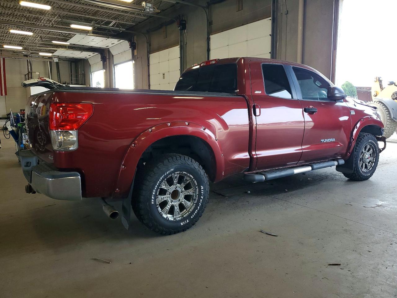 2007 Toyota Tundra Sr5 Burgundy vin: 5TFBT54157X006099