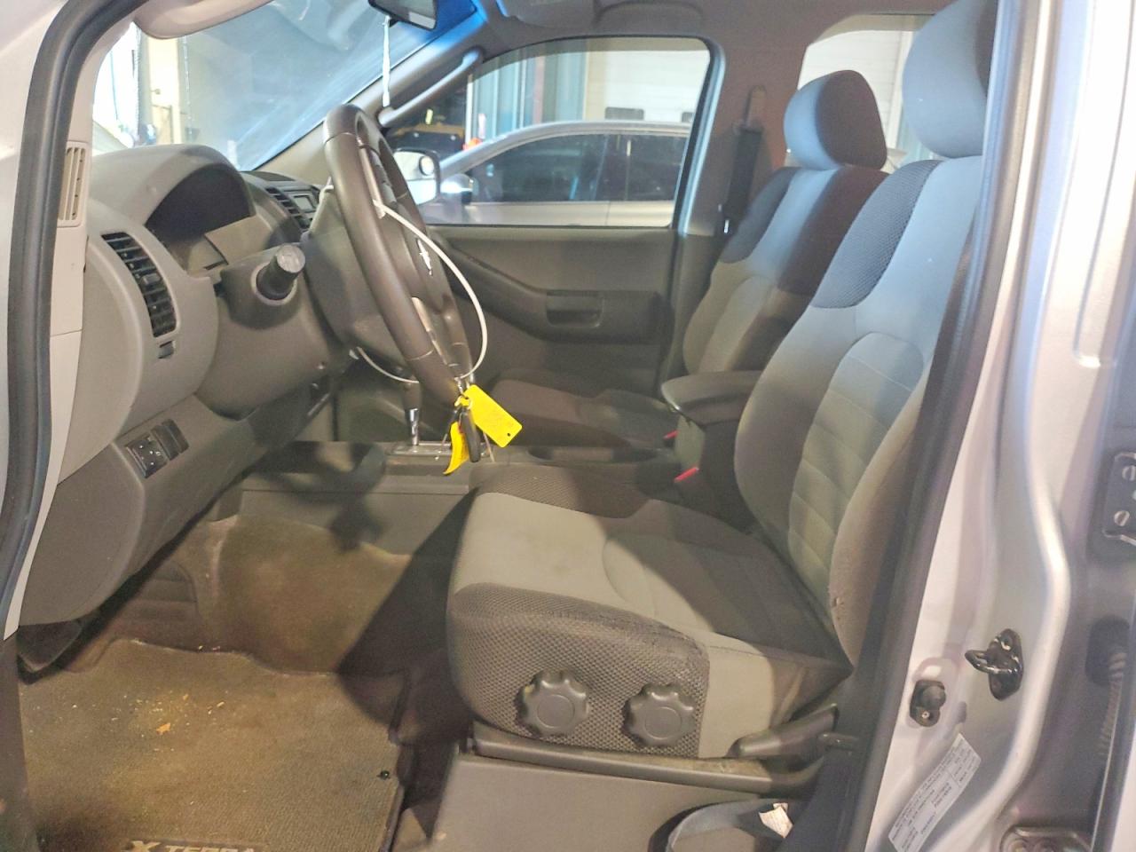 2005 Nissan Xterra S Silver vin: 5N1AN08WX5C641222