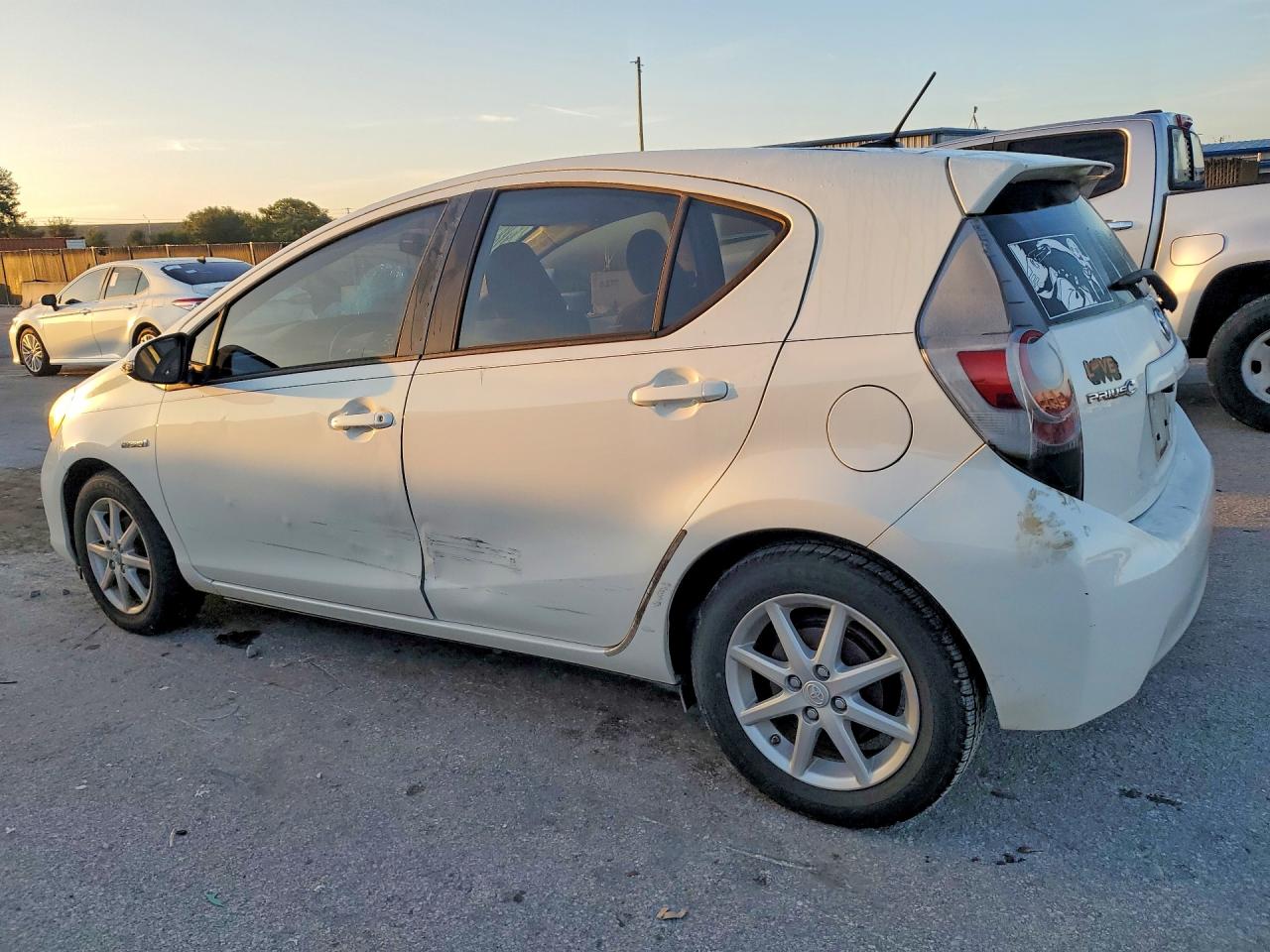 2012 Toyota Prius C Three White vin: JTDKDTB31C1508854