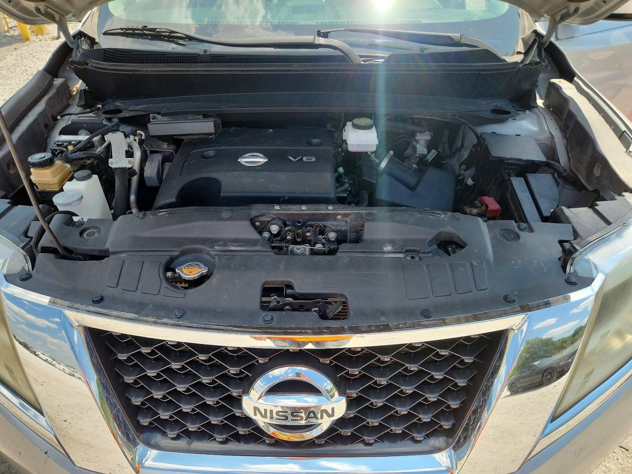 2013 Nissan Pathfinder S Silver vin: 5N1AR2MM6DC631564