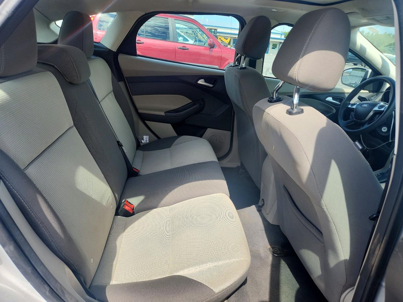 2012 Ford Focus Se Silver vin: 1FAHP3K22CL149324