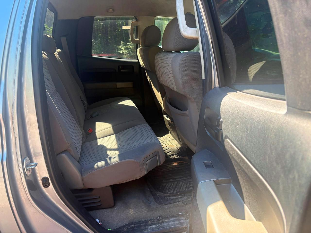 2011 Toyota Tundra Double Cab Sr5 Gray vin: 5TFUM5F12bx024796