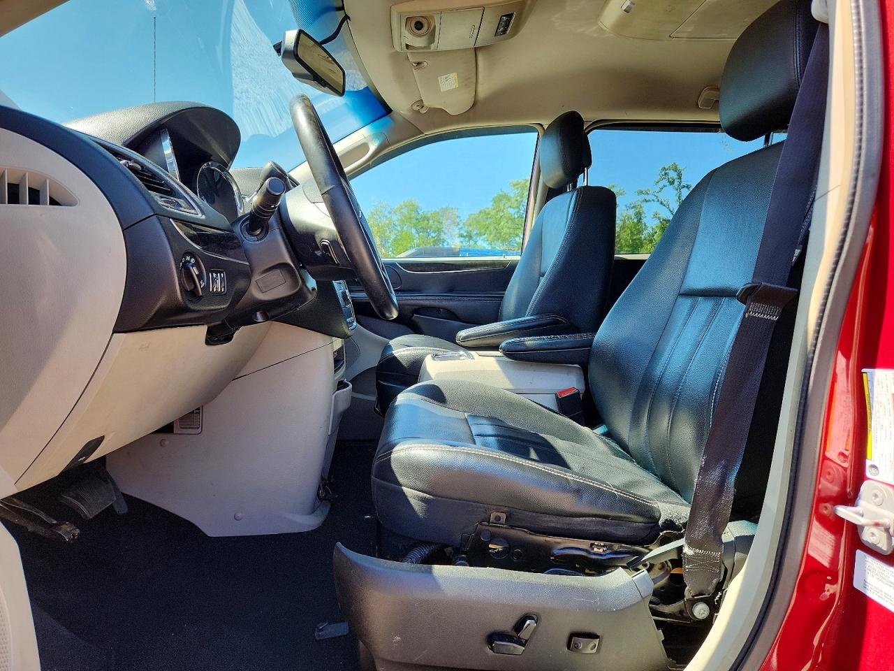 2014 Chrysler Town & Country Touring Red vin: 2C4RC1BG2ER160120