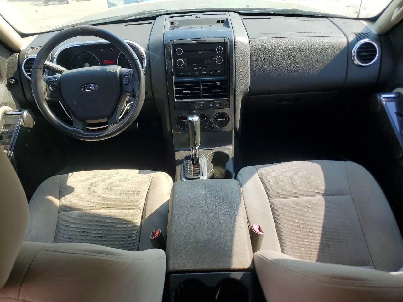 2008 Ford Explorer Xlt Silver vin: 1FMEU73888UB22772