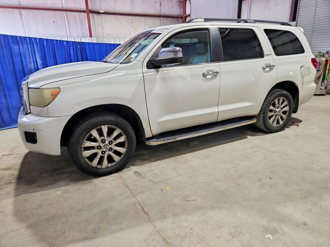 2010 Toyota Sequoia Limited White vin: 5TDJY5G17AS027803