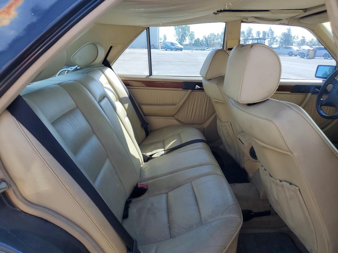 1993 Mercedes-benz 300 E 2.8 Черный vin: WDBEA28E1PC002930