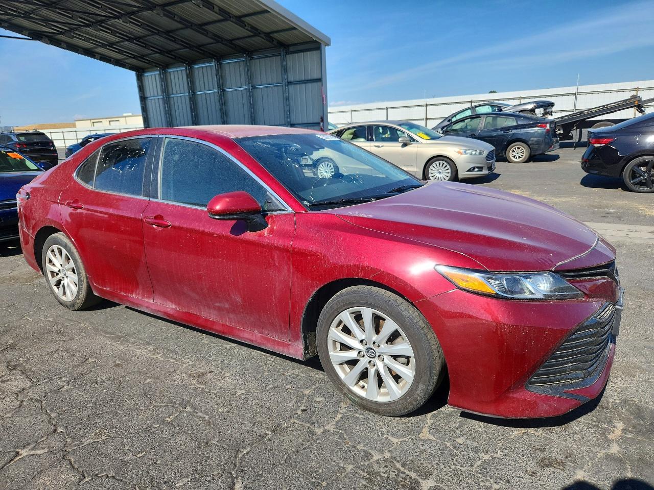 2020 Toyota Camry Le Red vin: 4T1C11AKXLU334674