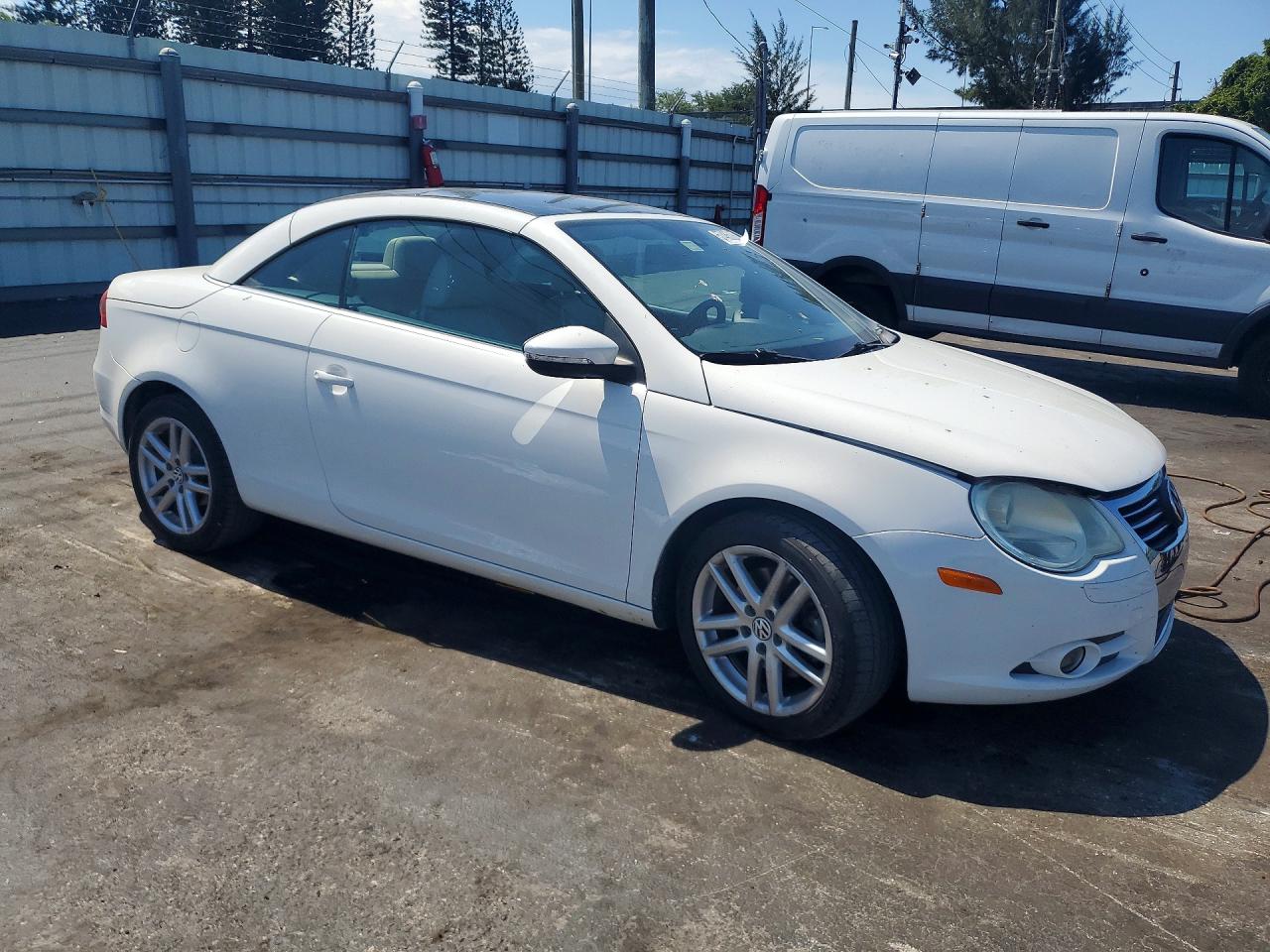 2010 Volkswagen Eos Lux White vin: WVWFA7AH7AV025406