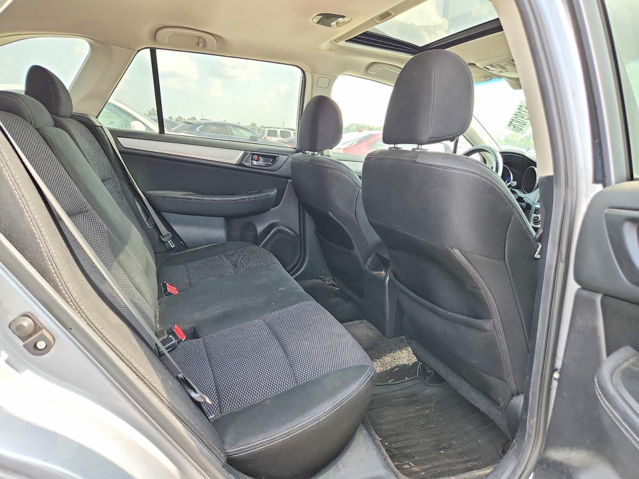 2015 Subaru Outback 2.5i Premium Silver vin: 4S4BSAHC5F3245130