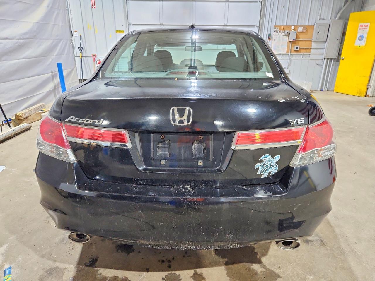 2011 Hond Accord Black vin: 1HGCP3F89BA002612