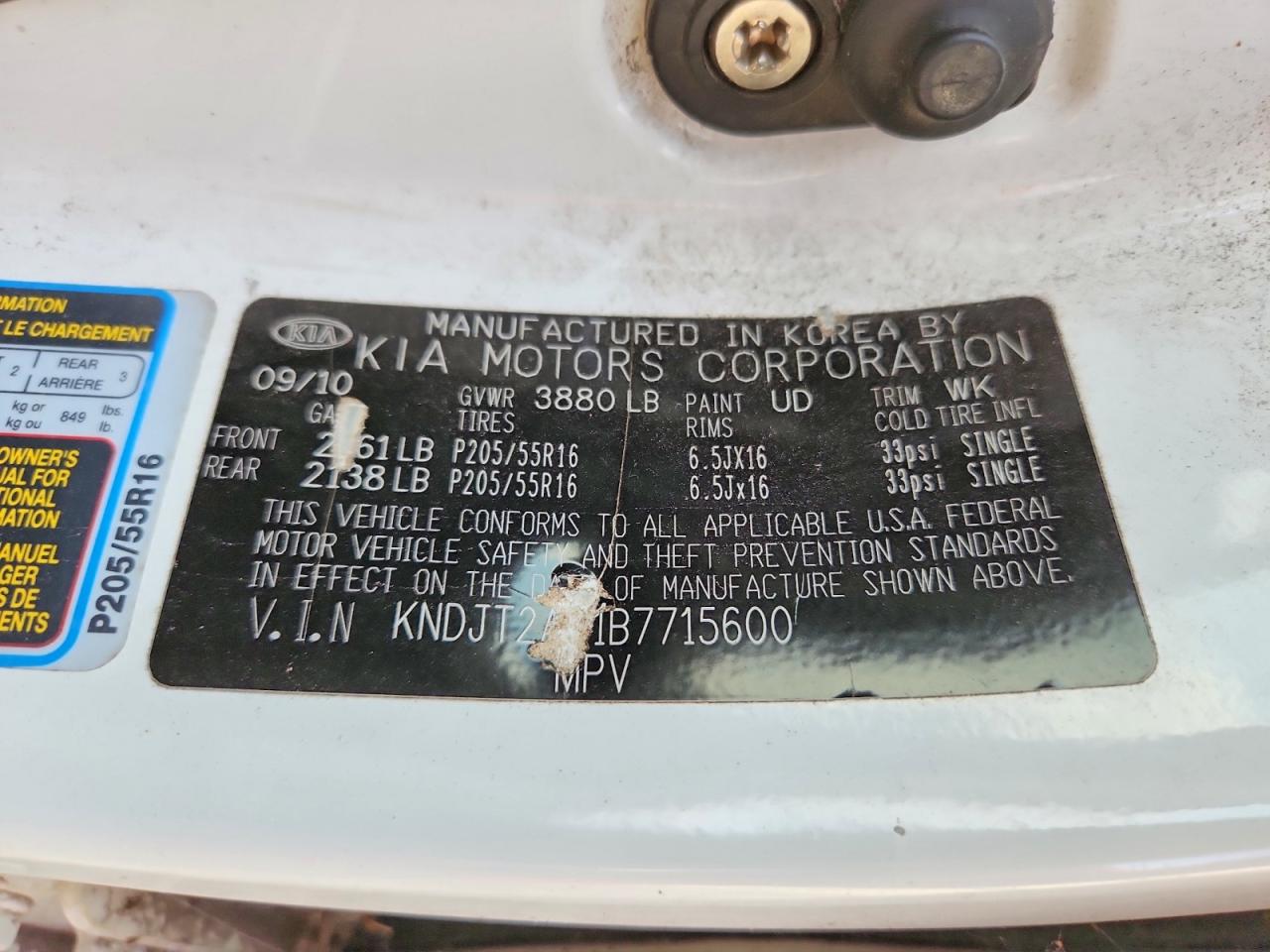 2011 Kia Soul + White vin: KNDJT2A21B7715600