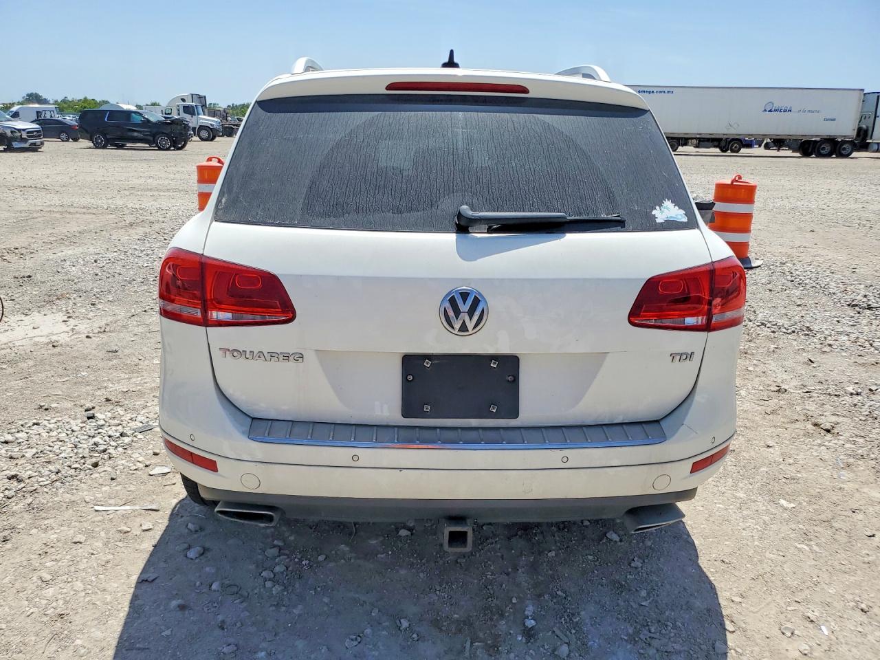 2012 Volkswagen Touareg V6 Tdi White vin: WVGFK9BPXCD005038