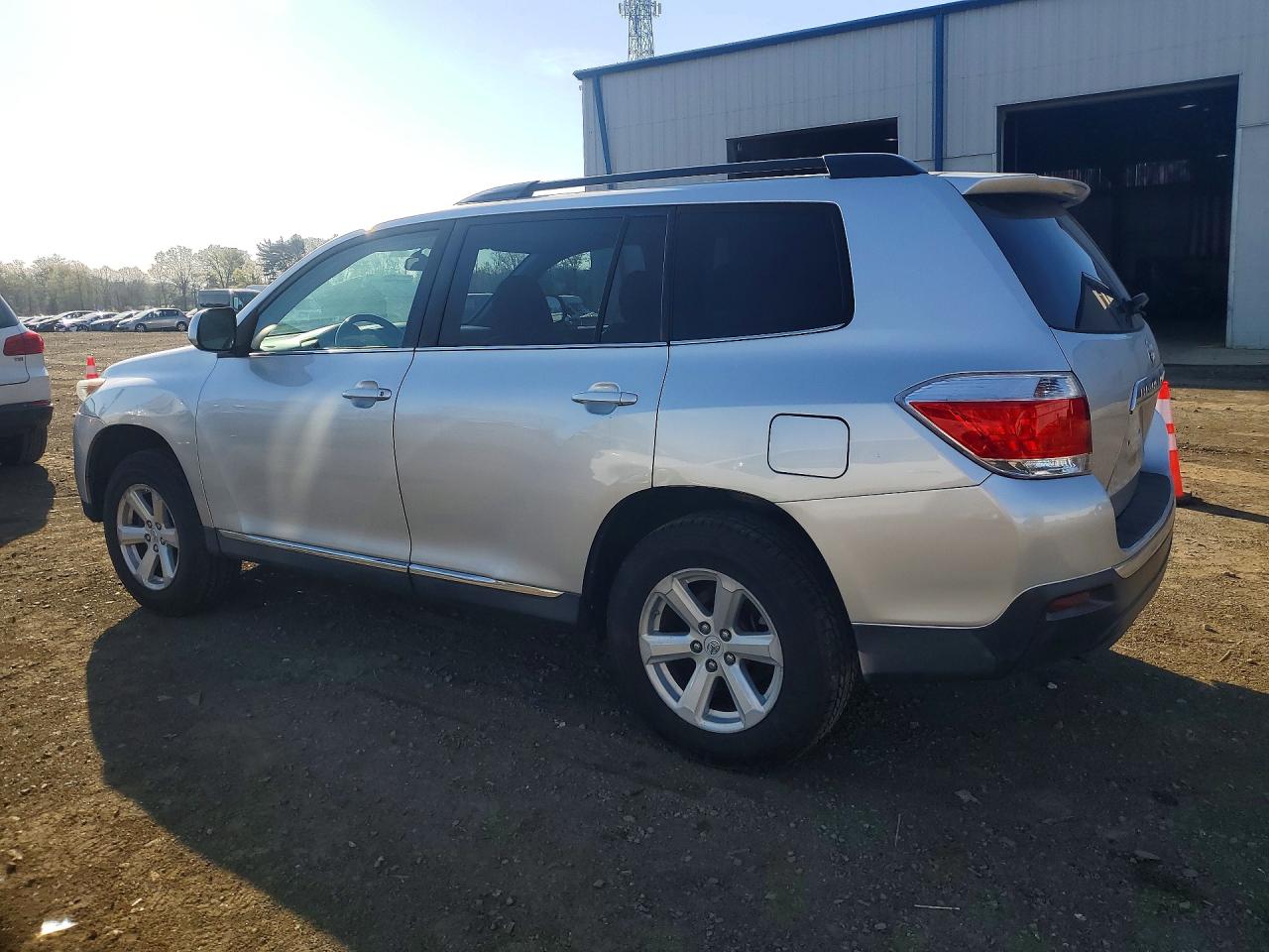 2013 Toyota Highlander Plus Серебряный vin: 5TDBK3EH6DS190554