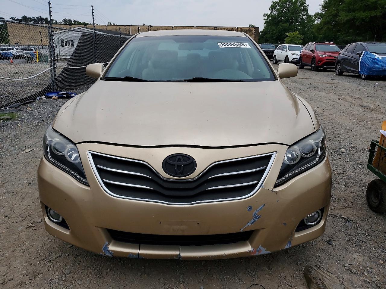 2010 Toyota Camry Le Gold vin: 4T1BF3EK6AU080607