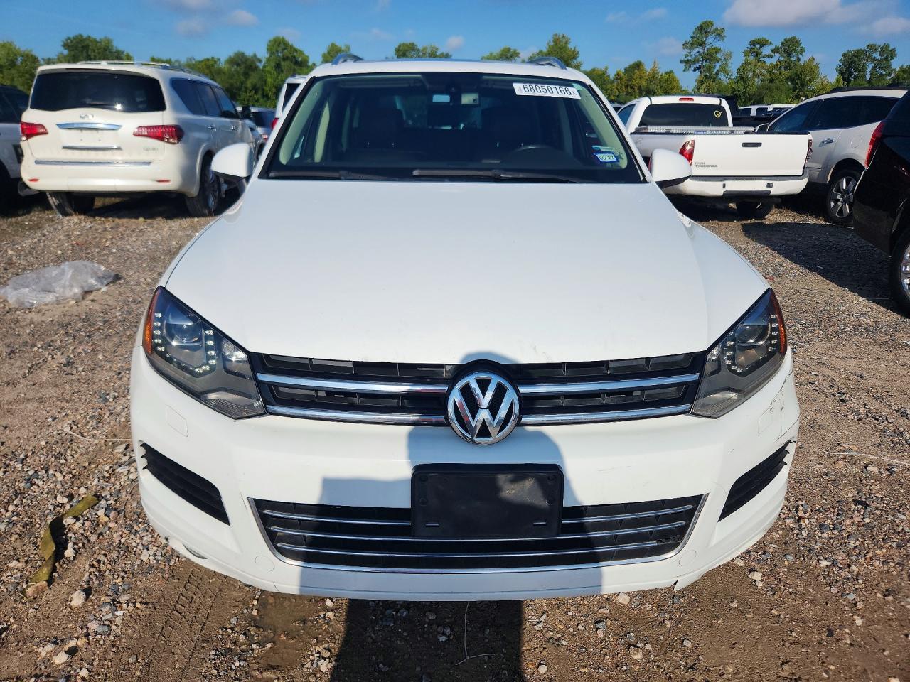 2012 Volkswagen Touareg V6 White vin: WVGEF9BP2CD008936