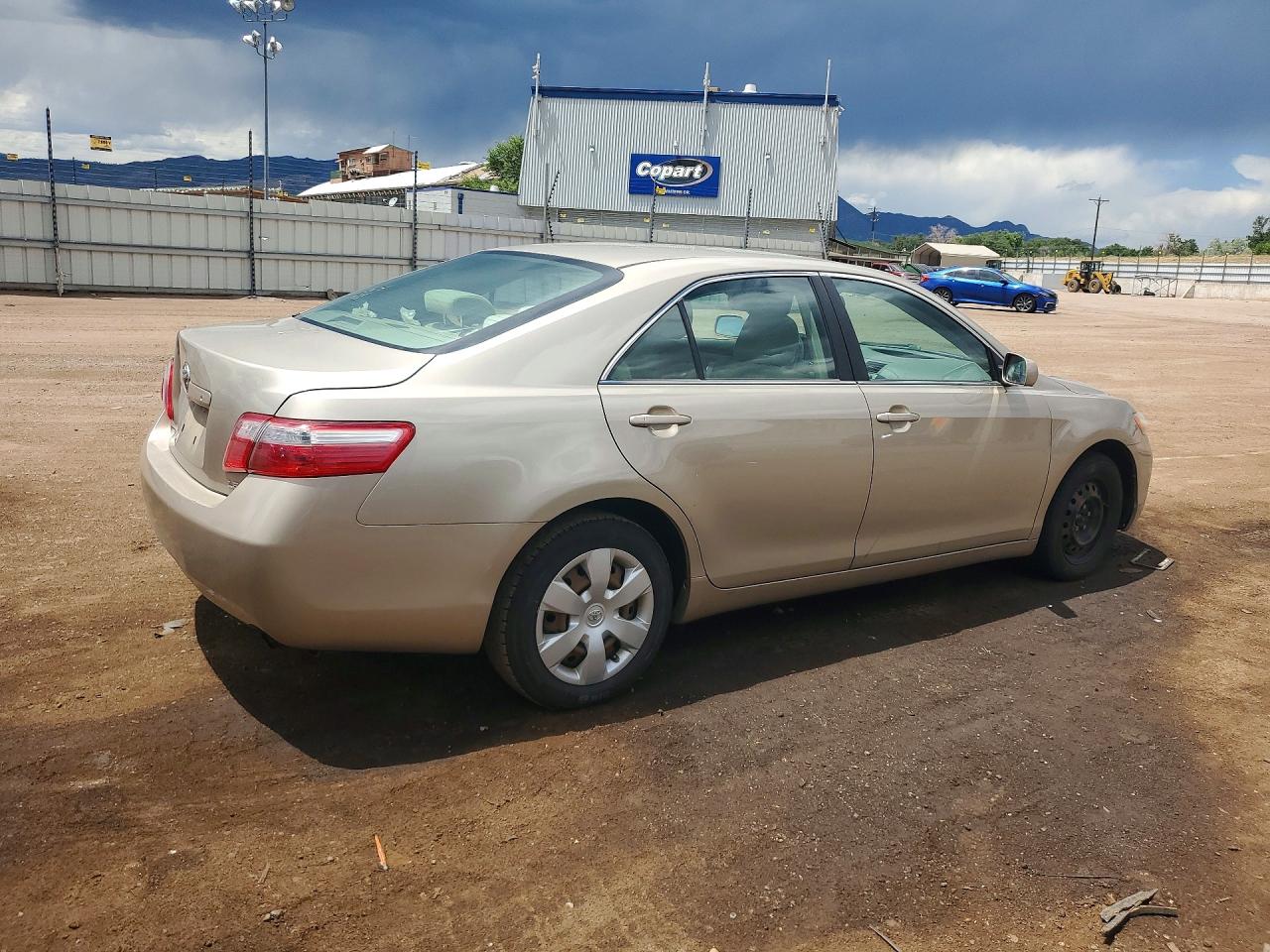 2009 Toyota Camry Le Gold vin: 4T1BE46K39U355918