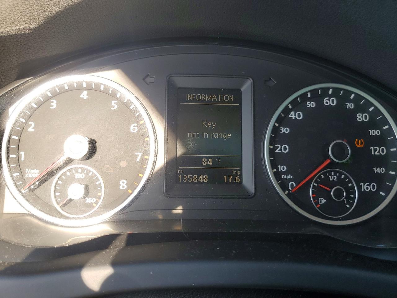 2013 Volkswagen Tiguan S White vin: WVGAV3AXXDW566460