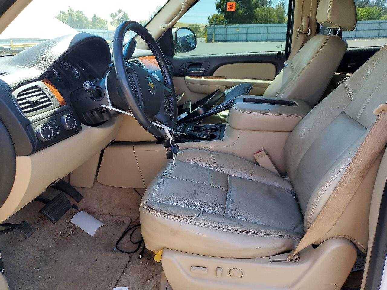 2007 Chevrolet Tahoe K1500 White vin: 1GNFK13087J105435