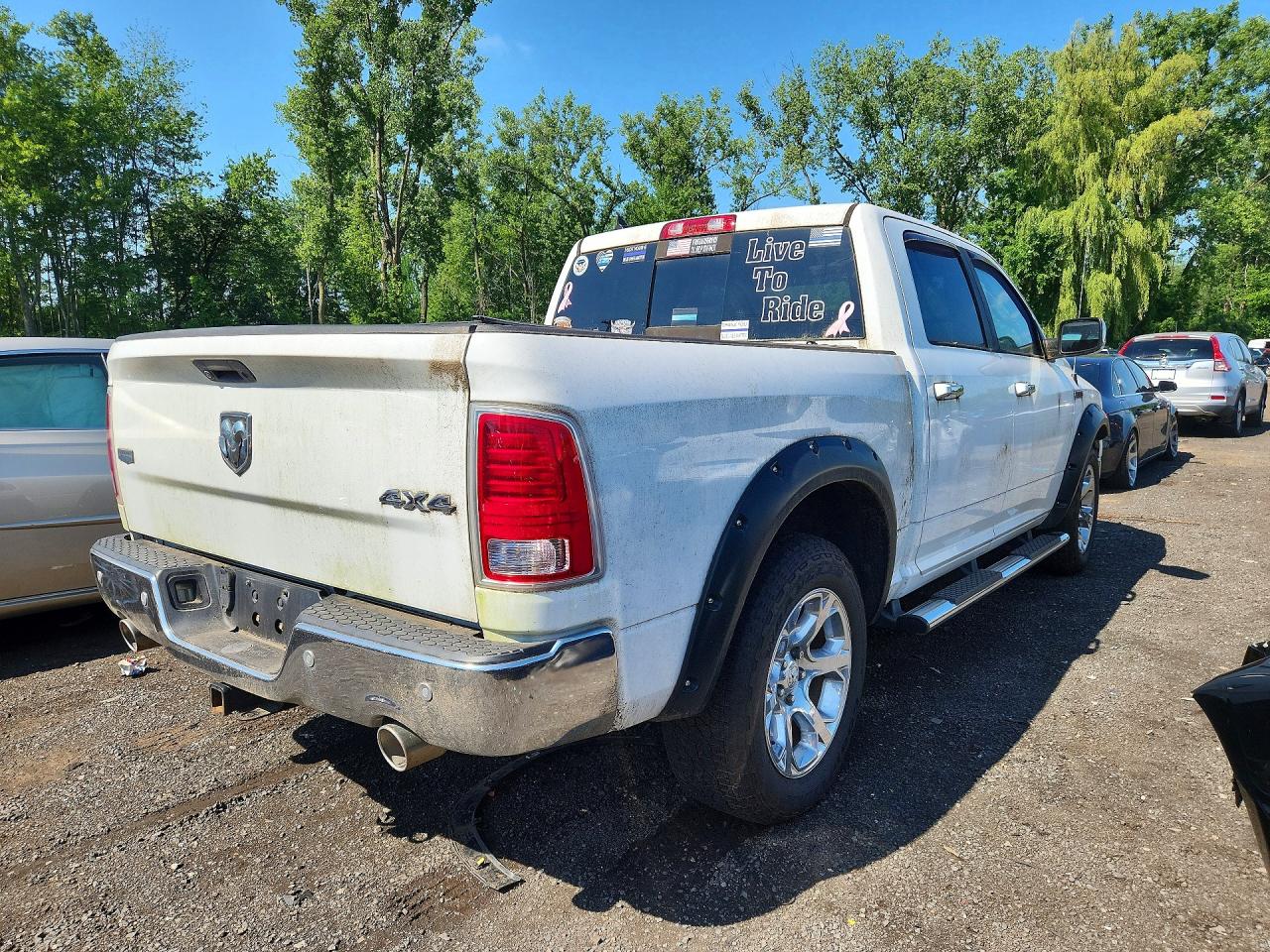 2015 Ram 1500 Laramie Белый vin: 1C6RR7NMXFS531616