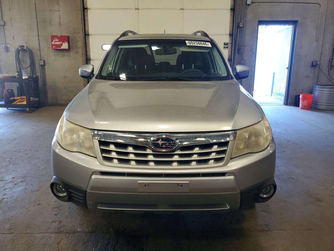 2013 Subaru Forester 2.5x Premium Серебряный vin: JF2SHADC6DH416204