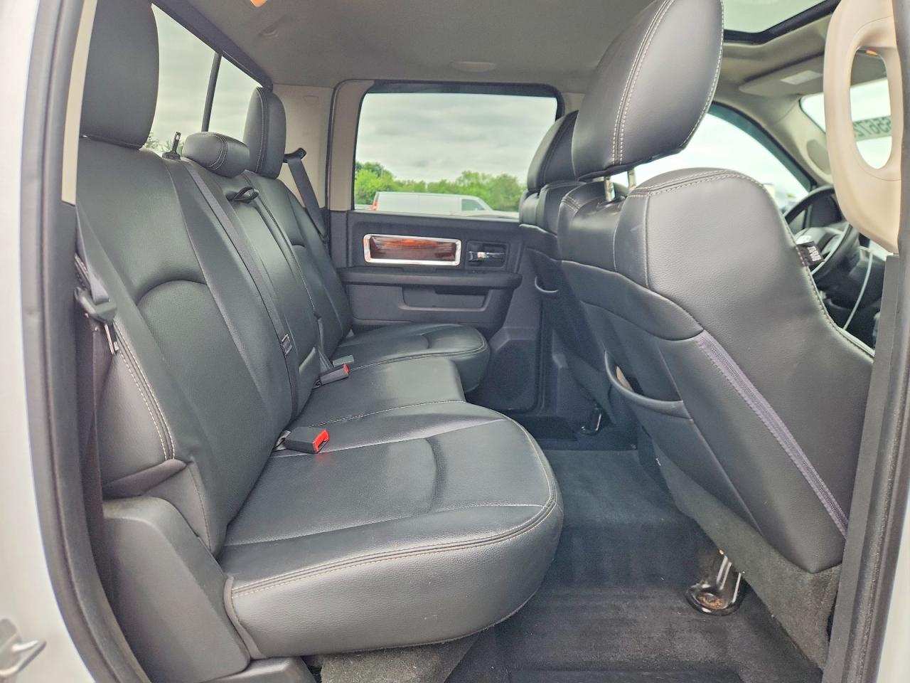 2012 Dodge Ram 1500 Laramie White vin: 1C6RD7NT8CS256586