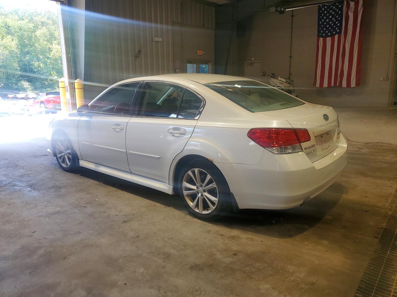 2013 Subaru Legacy 2.5i Premium White vin: 4S3BMBG68D3005650