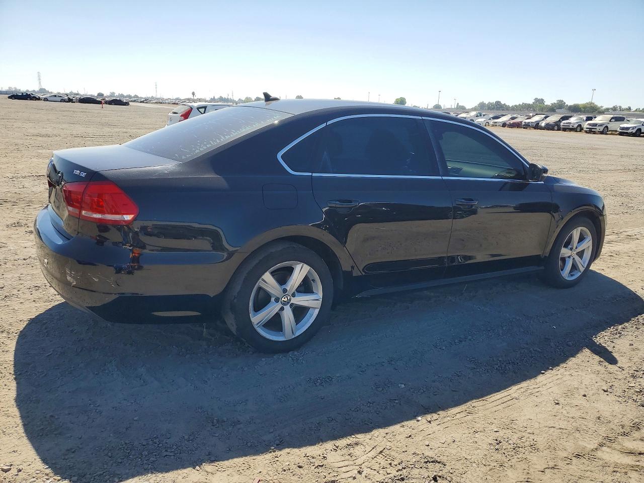 2013 Volkswagen Passat Se Black vin: 1VWBN7A30DC118398