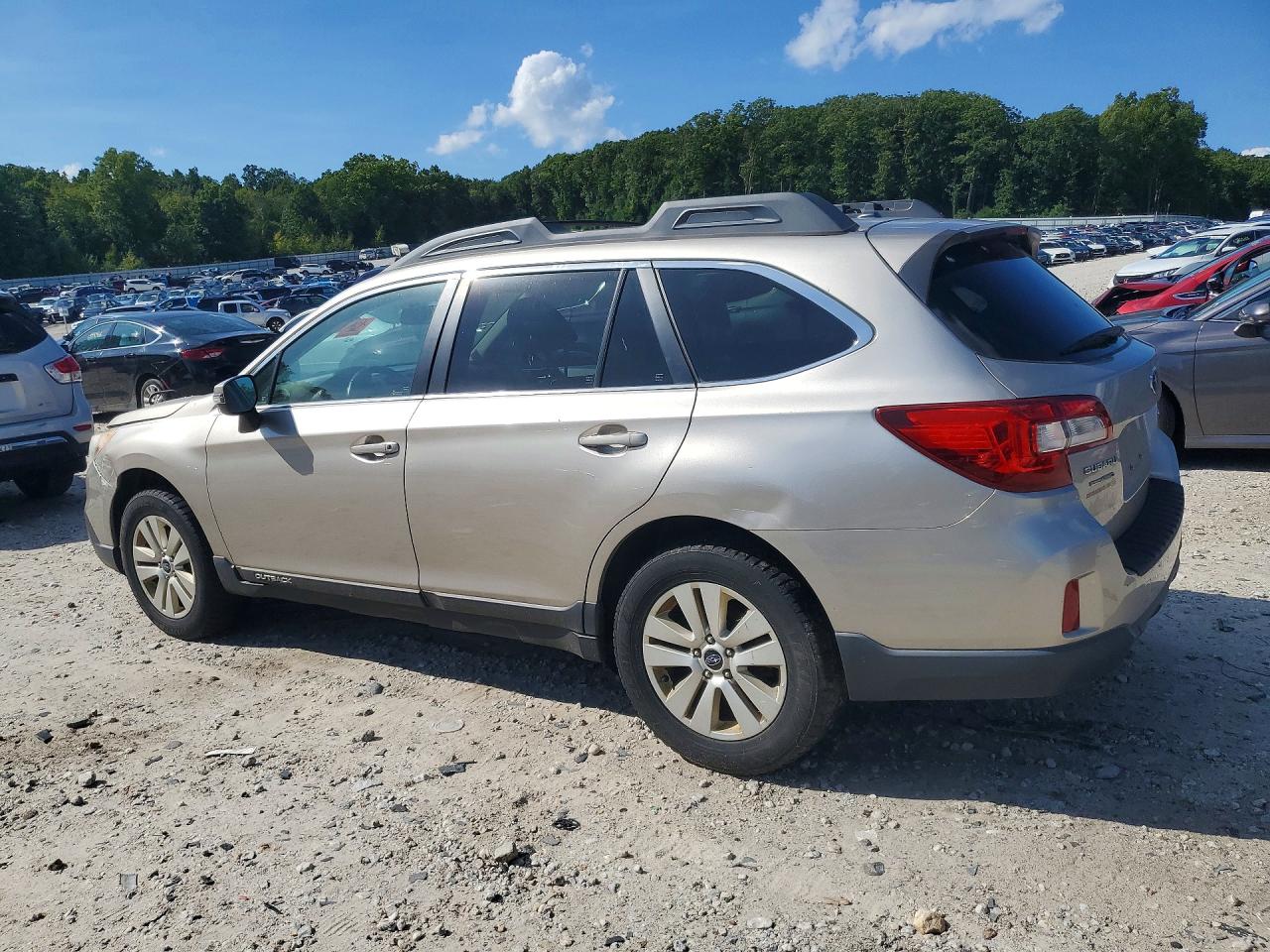 2015 Subaru Outback 2.5i Premium Silver vin: 4S4BSAFC5F3325272