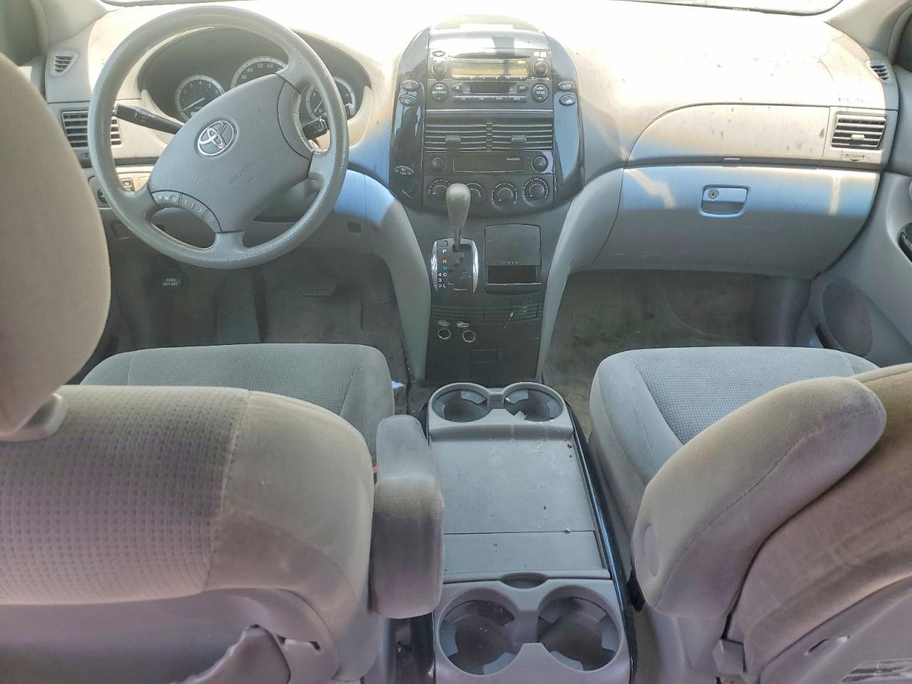 2005 Toyota Sienna Le 8 Passenger Silver vin: 5TDZA23C35S243523
