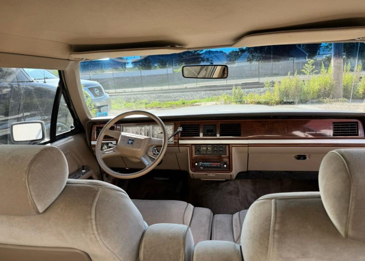 1988 Mercury Grand Marquis Gs Желто-коричневый vin: 2MEBM74F0JX644796