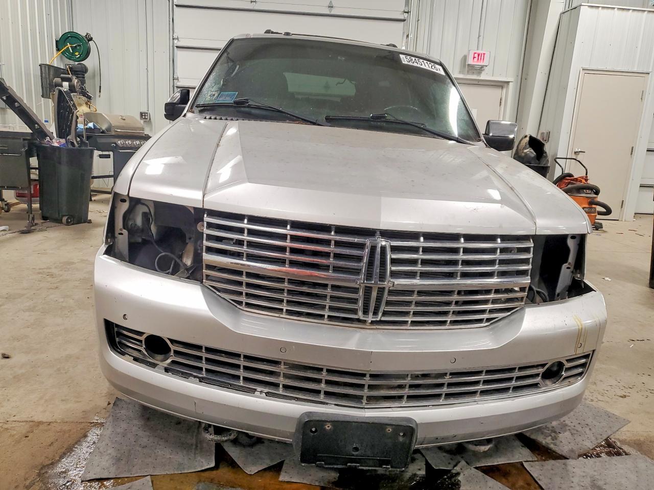 2012 Lincoln Navigator L Серебряный vin: 5LMJJ3J55CEL06382