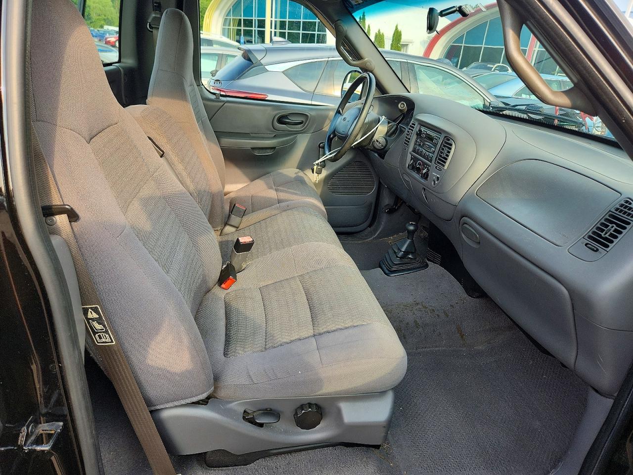 2002 Ford F150 Black vin: 1FTRF182X2NA47575