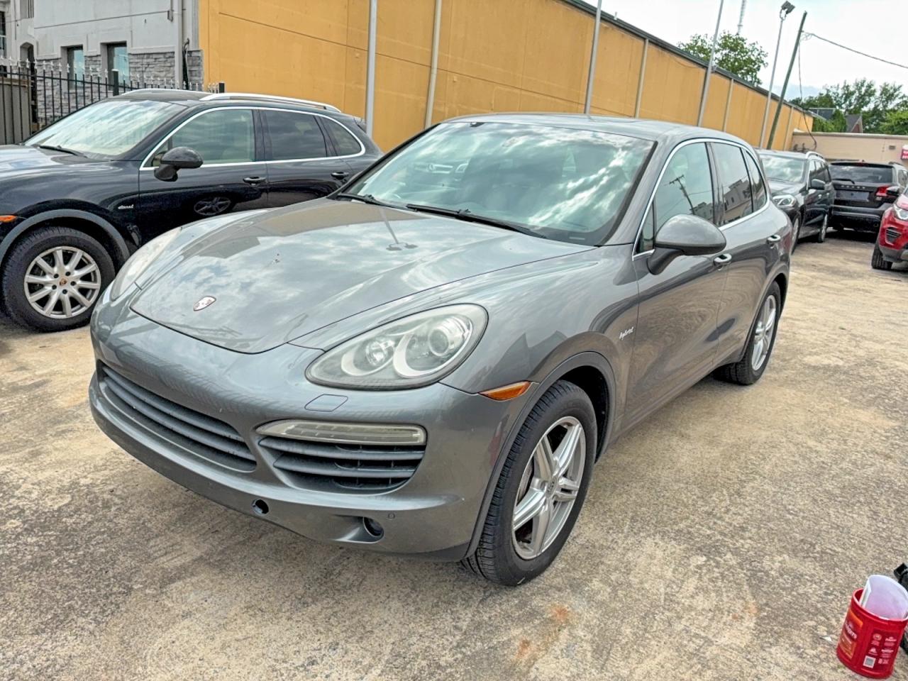 2013 Porsche Cayenne S Hybrid Gray vin: WP1AE2A29DLA14418
