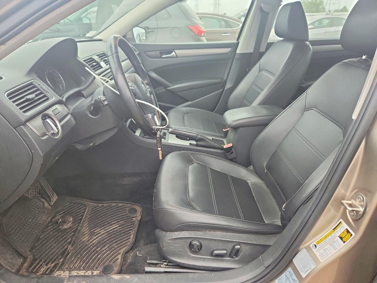 2015 Volkswagen Passat Se Beige vin: 1VWBT7A38FC066334