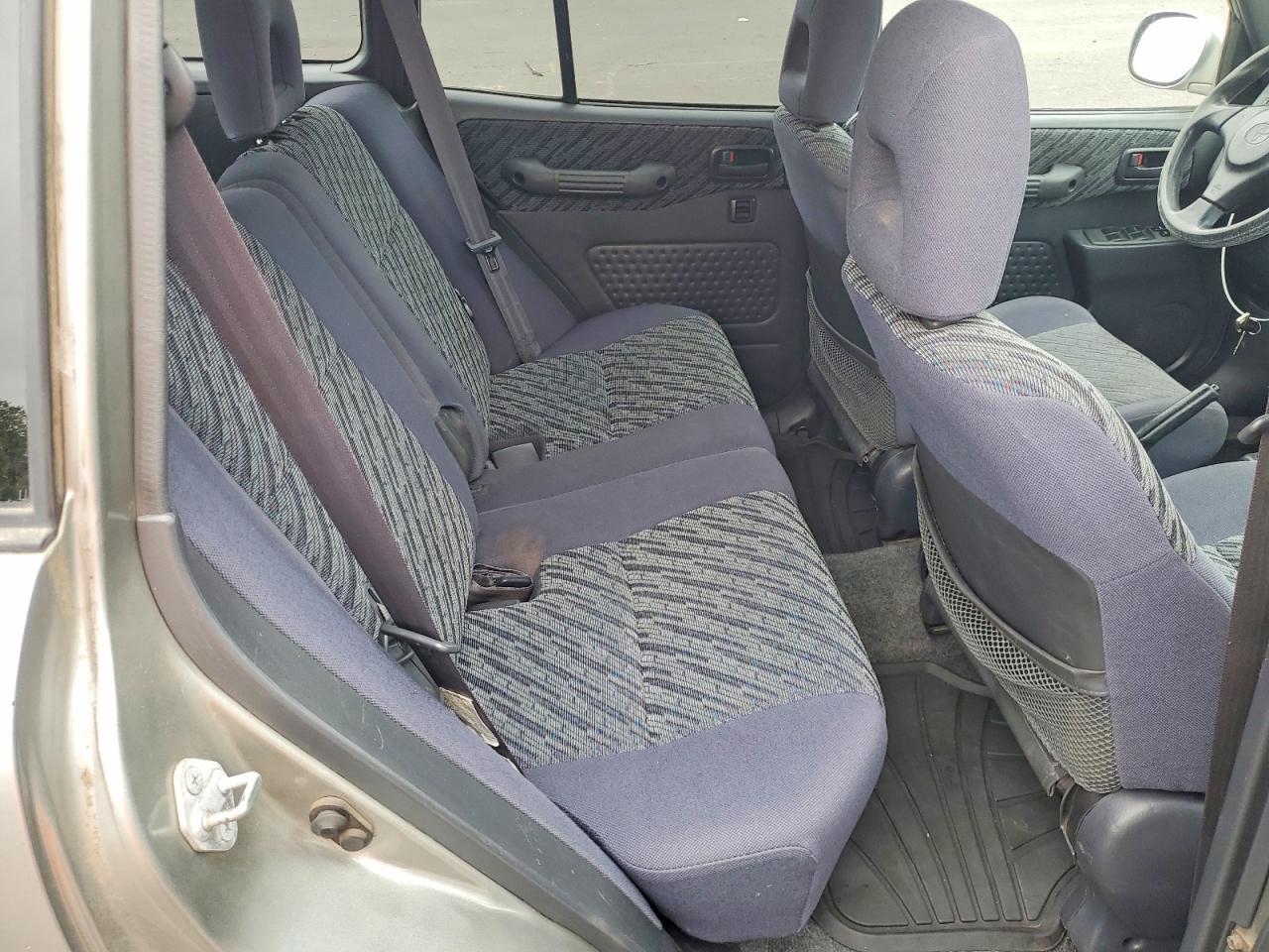 2000 Toyota Rav4 Base Серебряный vin: JT3GP10V0Y7071704