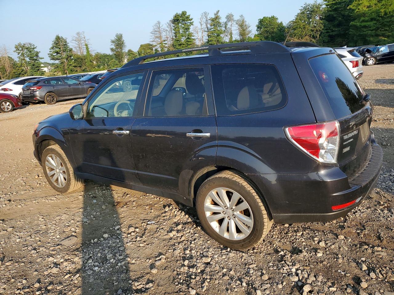 2011 Subaru Forester 2.5x Premium Gray vin: JF2SHADC3BH735492