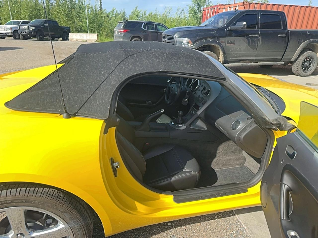 2007 Pontiac Solstice Yellow vin: 1G2MB35B07Y139892