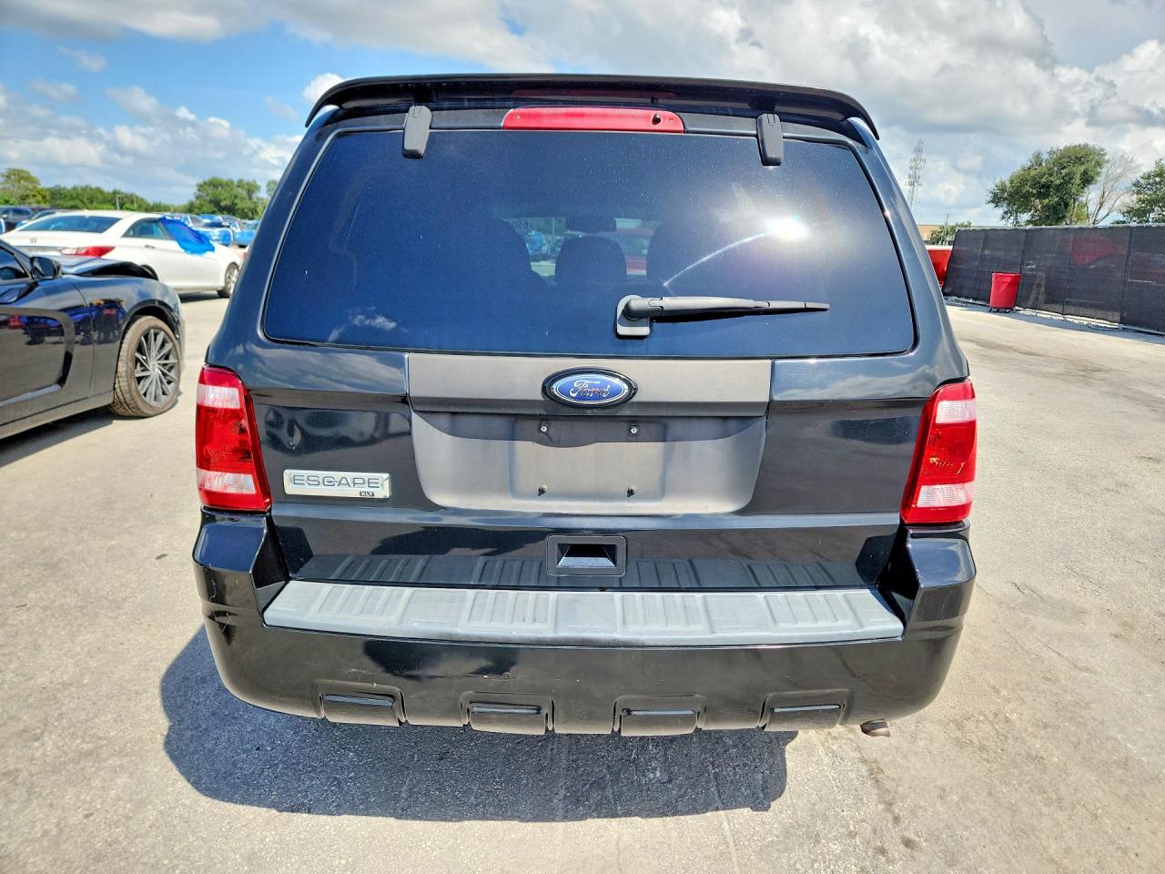 2010 Ford Escape Xlt Black vin: 1FMCU0D77AKA92511