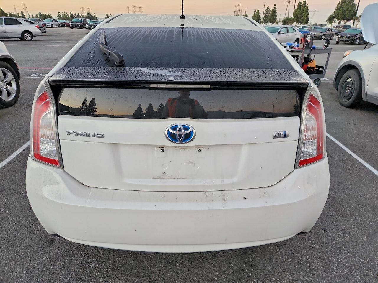 2014 Toyota Prius Two White vin: JTDKN3DU6E1759505