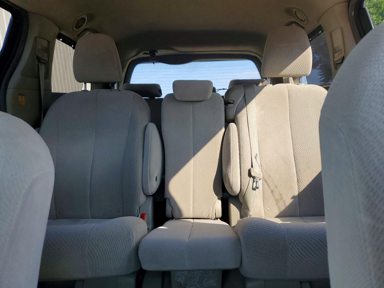 2012 Toyota Sienna Le Серый vin: 5TDKK3DC3CS186739