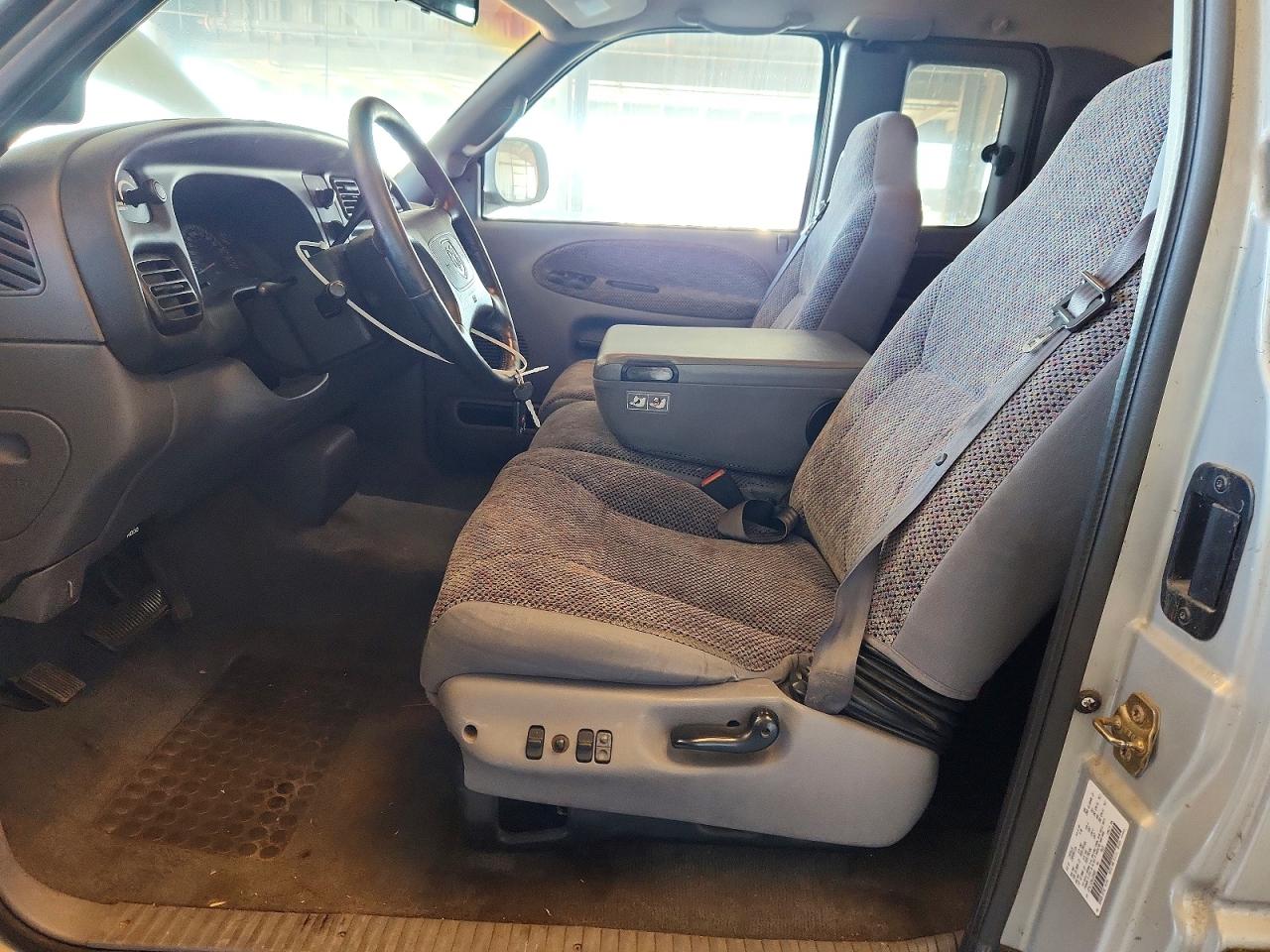 1998 Dodge Ram 1500 Silver vin: 1B7HC13ZXWJ224891