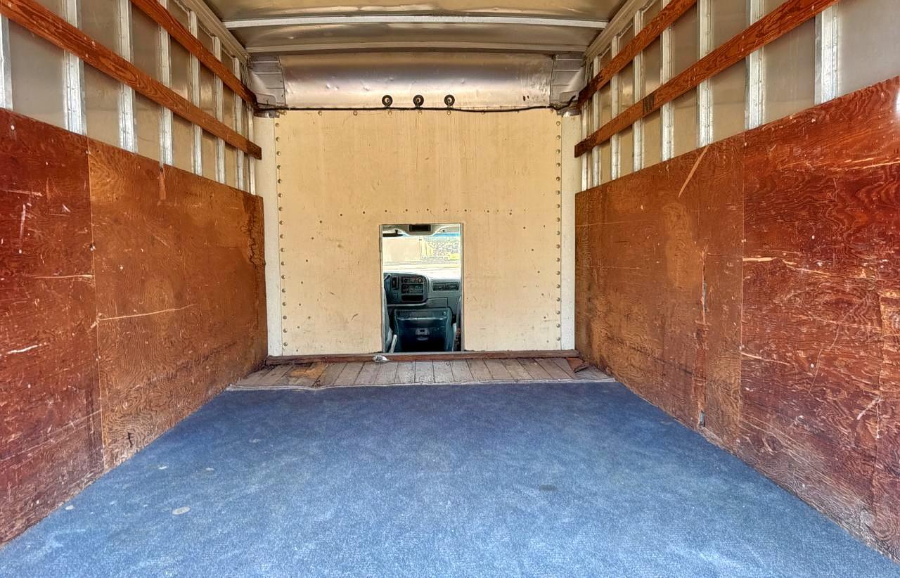 1997 Chevrolet Express G3500 White vin: 1GBJG31R8V1008819