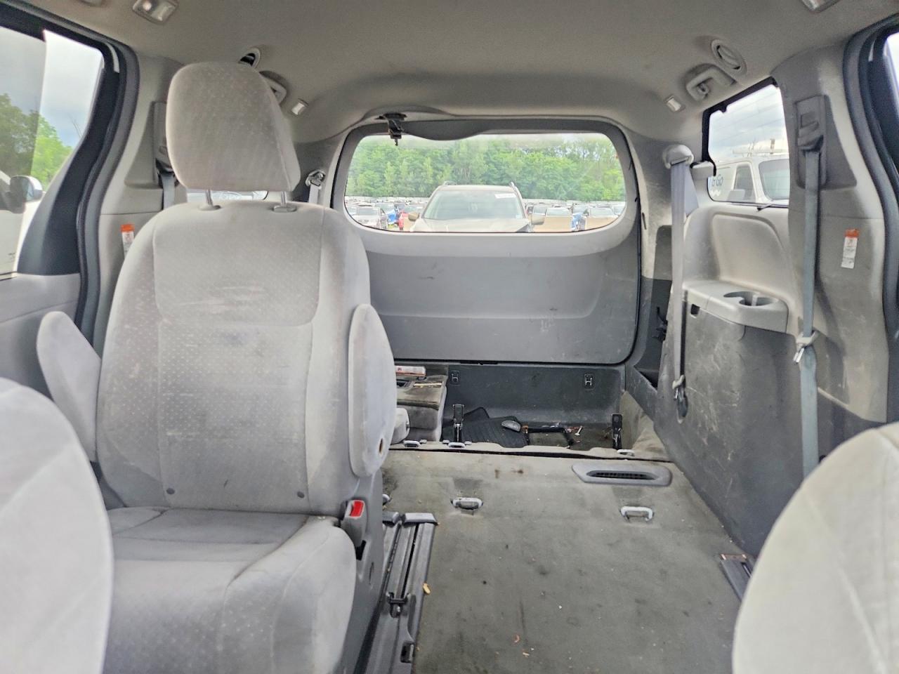 2015 Toyota Sienna Le White vin: 5TDKK3DC4FS539039