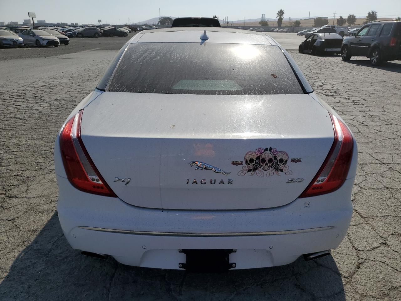 2013 Jaguar Xj White vin: SAJWA1C75D8V55556