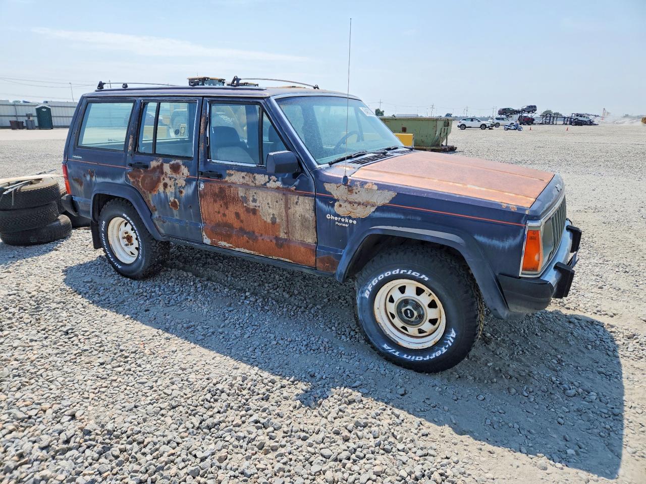 1984 Jeep Cherokee Two Tone vin: 1JCWL782XET109084